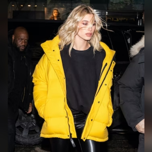 XS Aritzia Super Puff - Picture 11 of 11